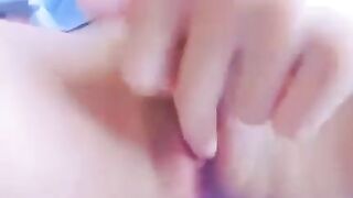 em gái 2k7 nứng lồn thủ dâm