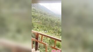 HỮU DUYÊN BÚ LỒN EM TRÊN Ô TÔ SÉT ĐÁNH CŨNG KHÔNG NHẢ