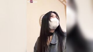 Em cởi quần thì bị nhân viên bắt gặp đuổi ra khỏi quán 2