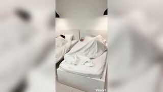 Thằng em lén địt chị  vợ chubby vú to lồn múp khi vợ nằm ngủ bên cạnh
