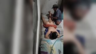 Chồng làm xa, vợ nứng lồn thuê xe ôm về địt