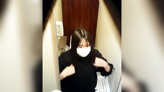 Quay lén nữ sinh đi toilet