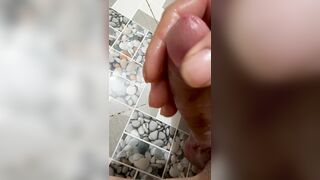 Thanh niên nướng khoai đổ luôn cồn 90 lên cu lọ