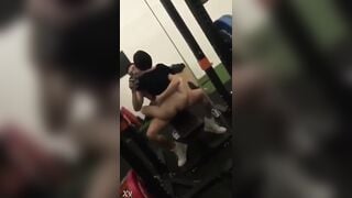 Cho vợ đi tập gym thì bị thằng pt nó thịt luôn trong phòng tập