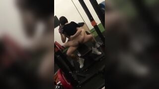 Cho vợ đi tập gym thì bị thằng pt nó thịt luôn trong phòng tập