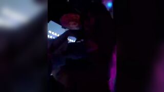 Em đĩ dâm trong quán bar hàng ngon vú to lồn dâm bú mút vú dâm đãng kích thích