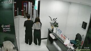 Cặp đôi làm tình trong quán karaoke Hàn Quốc