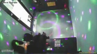 Cặp đôi làm tình trong quán karaoke Hàn Quốc