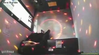 Cặp đôi làm tình trong quán karaoke Hàn Quốc