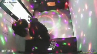 Cặp đôi làm tình trong quán karaoke Hàn Quốc