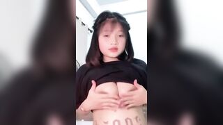 Em rau sinh viên hàng ngon khoe hàng dâm đãng kích thích