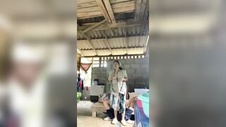Cô thôn nữ chubby vú to lồn múp địt nhau dâm đãng