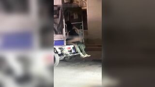 Đôi HS say rượu djt nhau trên xe CSGT Nhún Cu