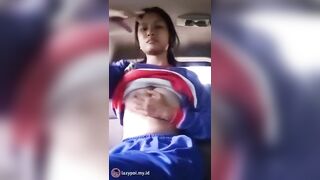 Em rau vú to lồn múp không lông khoe hàng thủ dâm kích thích