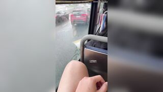 Sục cu public trên xe bus cho a bắn tinh vào chiếc giày cao gót