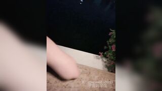 Nữa đêm nứng cặc mang e ghệ dâm ra lang cang cầu doggy public cực sướng