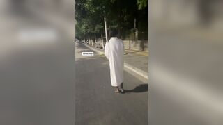 E teen dâm đãng thích lột đồ phô dâm đi ngoài đường cho mọi người cùng xem