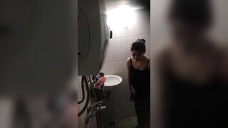 quay lén bé hàng xóm tắm chuồng nhìn ngon vãi chỉ muốn lao vào đụ