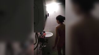 quay lén bé hàng xóm tắm chuồng nhìn ngon vãi chỉ muốn lao vào đụ