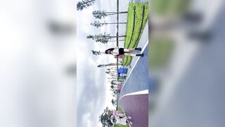 Gái xinh ra công viên khoe vú khoe lồn ngon dâm đãng