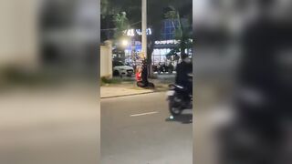 Cặp đôi Tây dâm bú cu public ngay trên đường phố khi du lịch tại Việt Nam