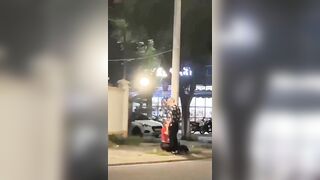 Cặp đôi Tây dâm bú cu public ngay trên đường phố khi du lịch tại Việt Nam