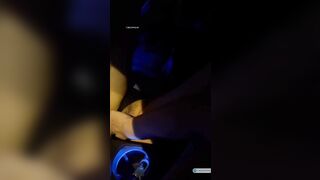 Móc lồn e teen say sỉn ngay trên oto
