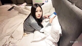 Gạ con bạn thân khác giới vào khách sạn