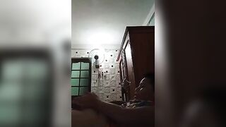 Thanh niên trốn mẹ sục cặc