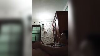 Thanh niên trốn mẹ sục cặc