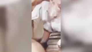 Em rên lên vì sung sướng
