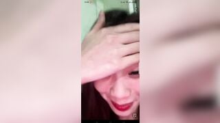 Em hot girl thua kèo show vú