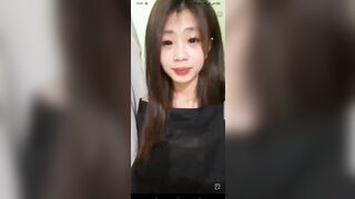 Em hot girl thua kèo show vú