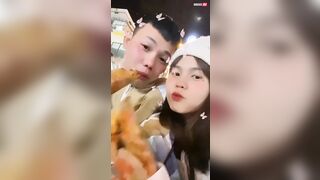 ÚP THÌA EM CHUBBY MÔNG TO XUẤT TINH TRONG