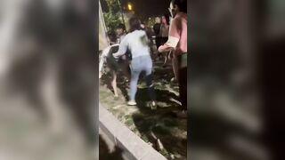 Full: Sale bất động sản bị đánh ghen lột đồ ở Việt Nam