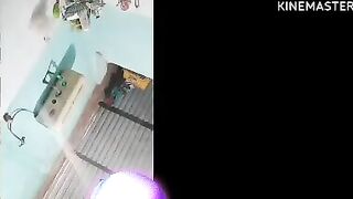 Chọc hai lỗ mới chịu cơ