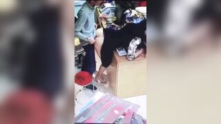 Hack cam chị gái lén chồng địt nhau với bảo vệ tại quán nước