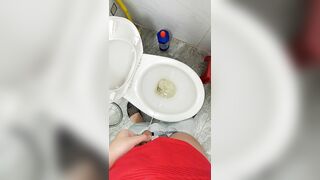 Đang đái phê vãi