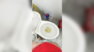 Đang đái phê vãi