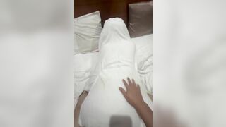 Đi du lịch với bạn thân nữa đêm dậy đụ nó