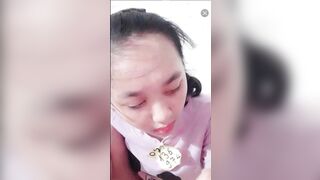 Hai chị em khoe lo