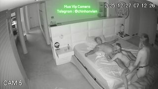 Hack Camera Vợ Dẫn Bạn Về Cho Chồng Chơi