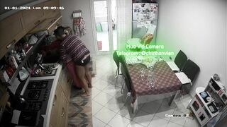 Hack Camera Nứng Quá Địt Vợ Ở Dưới Bếp
