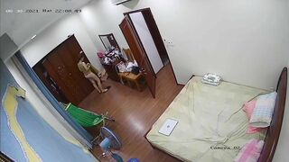 Hack cam cảnh chị gái thay đồ khiêu gửi chị muốn chạy đến đút từ phía sau