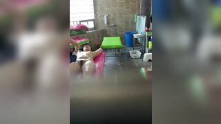 Quay lén dịch vụ tắm công cộng