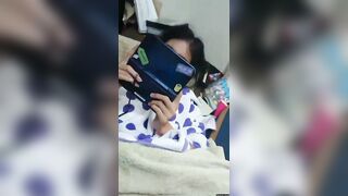 Đang nằm chơi game mà cũng không yên với thằng lồn nữa nữa