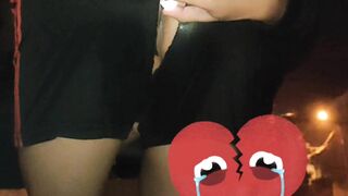 Con đom đóm phun sữa