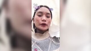 Em nữ sinh lén lút cởi đồ trong sân trường thủ dâm khẩu dâm quay clip lại cho ae xem