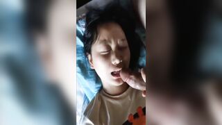 Dụ được em họ đang xem sex rồi bắt bú