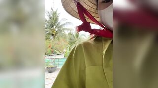 Gái miền tây ko mặc nội y nhảy trước nhà